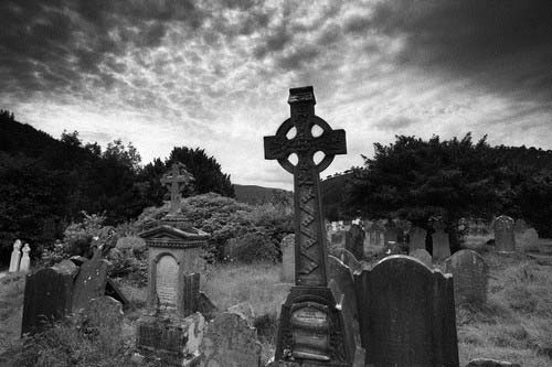 10 Creepiest Cemeteries and Graveyards
