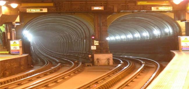 伦敦泰晤士河隧道