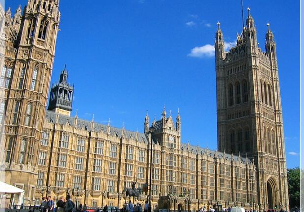 英国十大著名建筑，汉宫教堂大本钟，历史悠久最受欢迎的建筑