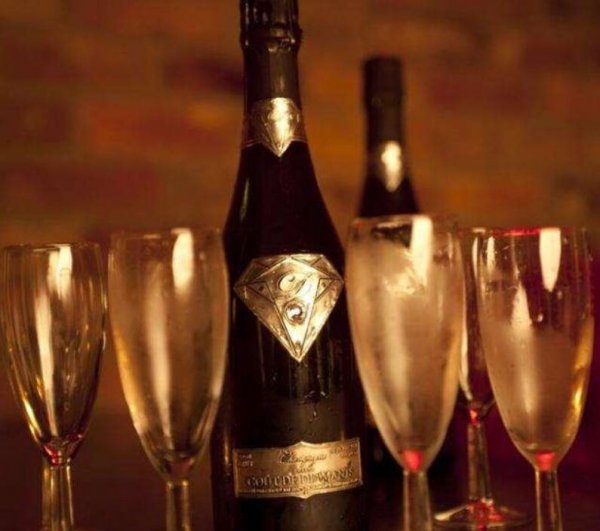 世界上最贵的香槟，一瓶售价达120万英镑