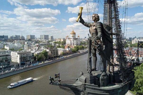 俄罗斯最著名的十大雕塑 彼得一世纪念碑高达94米