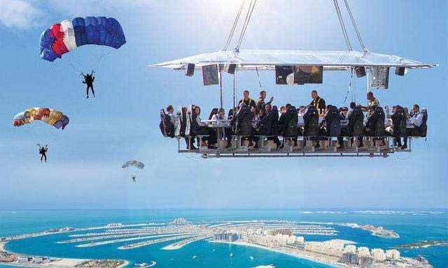 世界上最特别的餐厅：吊在50米的高空，一顿饭要8888元