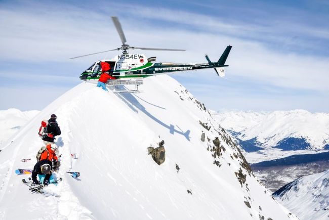 世界十大最危险运动：定点跳伞、直升机滑雪居前两位